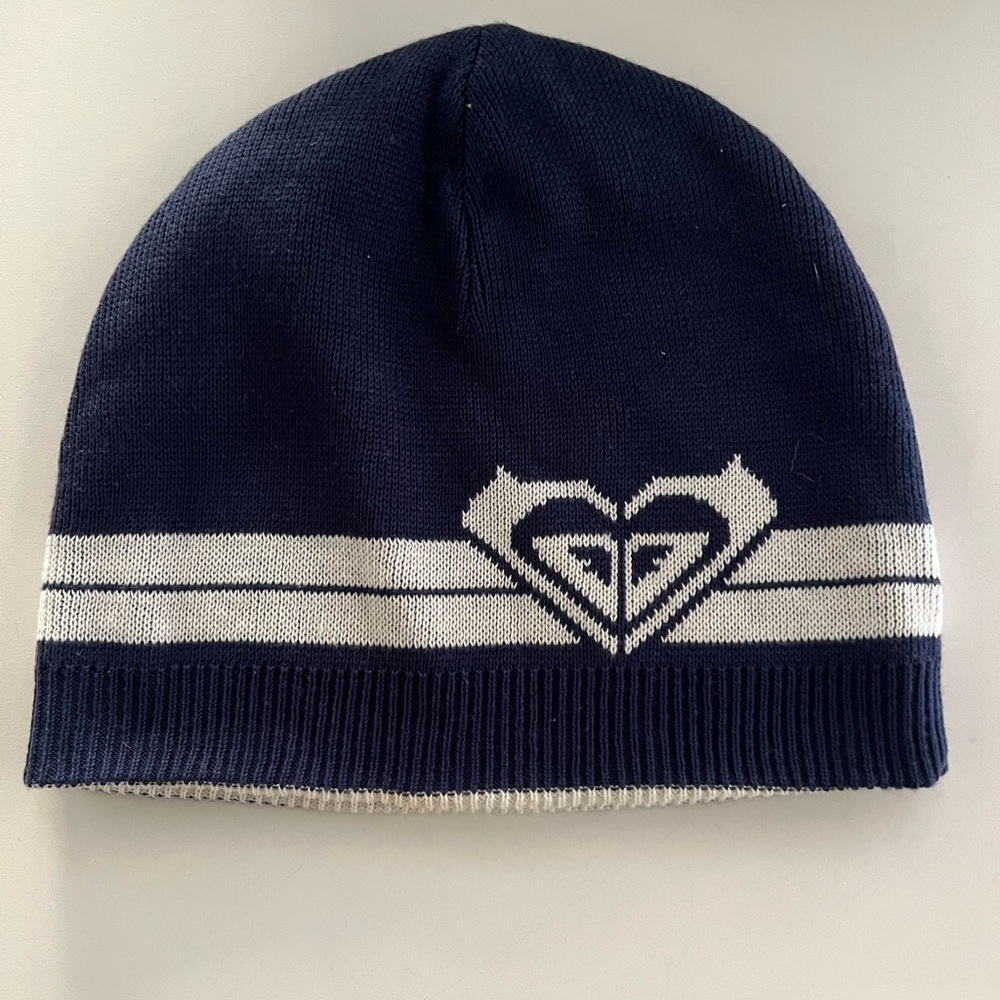Navy and White reversible ROXY beanie with Logo
